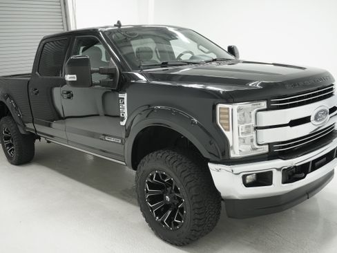 Used 2019 Ford F250 Lariat w/ Lariat Ultimate Package AWD/4WD image 3