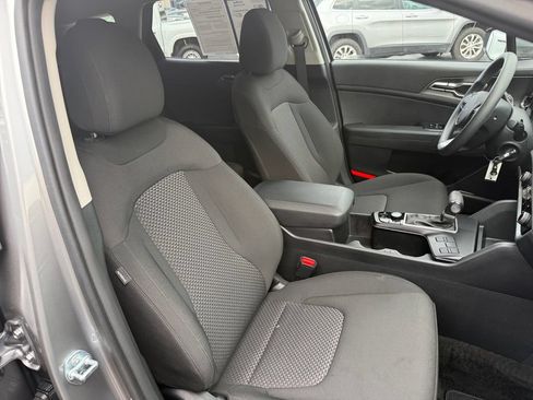 Used 2025 Kia Sportage LX FWD image 17
