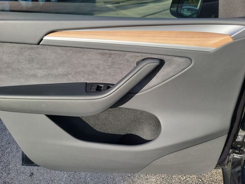 Used 2024 Tesla Model Y Long Range image 14