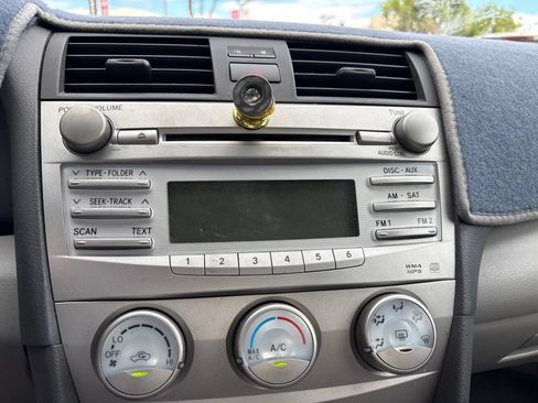 Used 2011 Toyota Camry LE FWD image 20