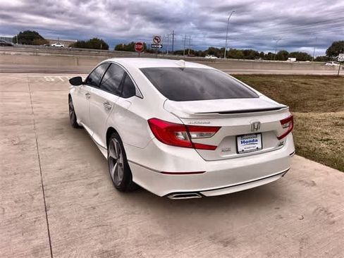 Certified 2018 Honda Accord Touring image 5