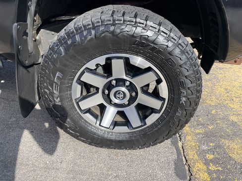 Used 2014 Toyota Tacoma 4x4 Double Cab w/ TRD Sport Package image 11