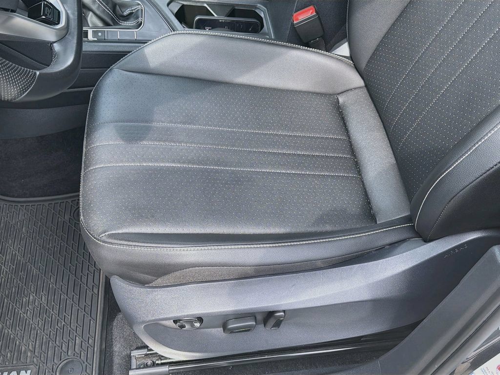 Used 2023 Volkswagen Tiguan SE R-Line FWD image 21