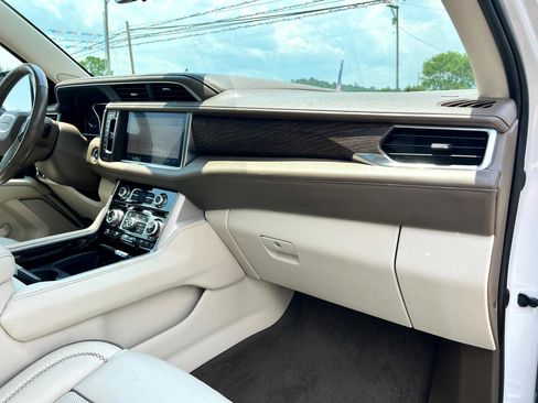 Used 2021 GMC Yukon Denali w/ Denali Premium Package image 34