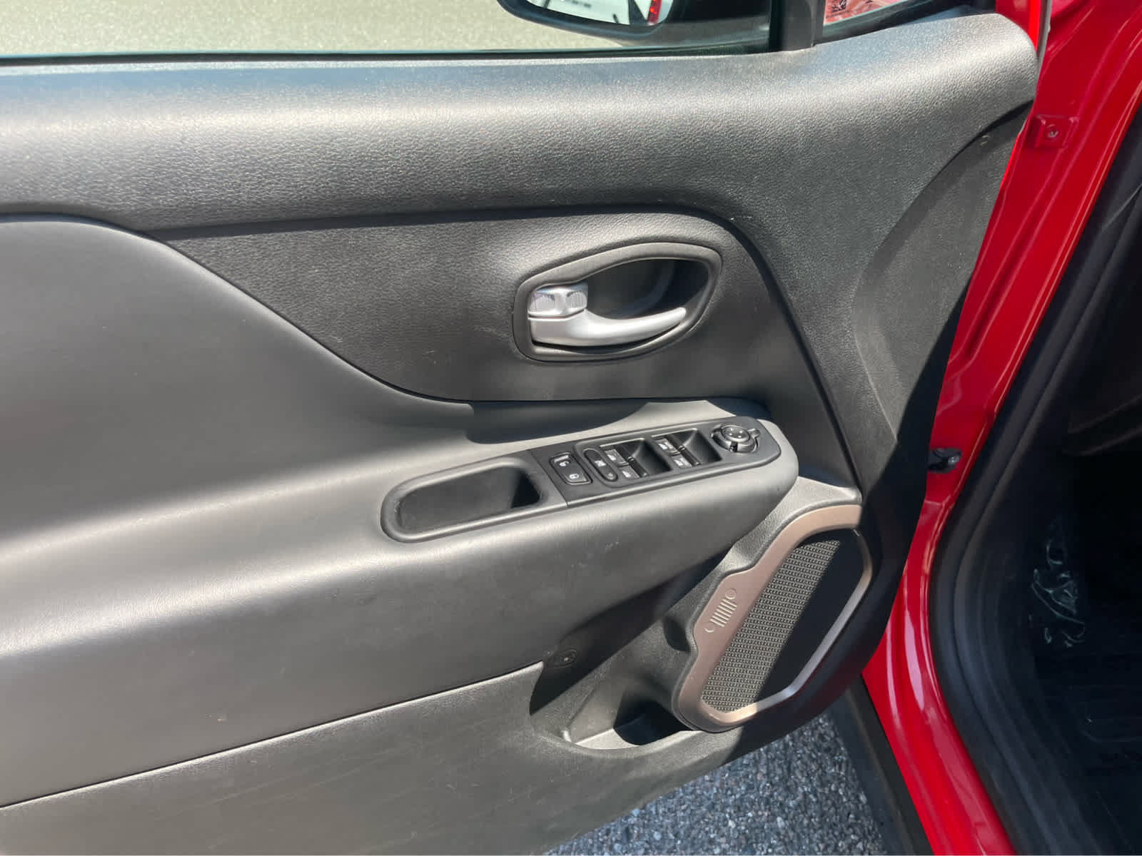 Used 2023 Jeep Renegade Latitude AWD/4WD image 11