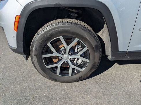 Used 2024 Jeep Grand Cherokee L Limited w/ Luxury Tech Group II image 13