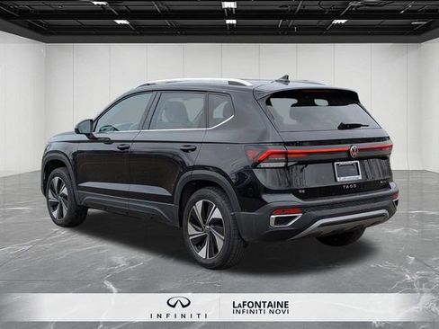 Used 2025 Volkswagen Taos SE image 3