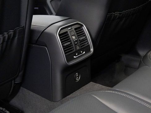 New 2026 Porsche Macan image 24