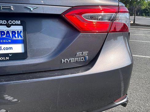 Used 2020 Toyota Camry SE w/ Sunroof Package FWD image 24