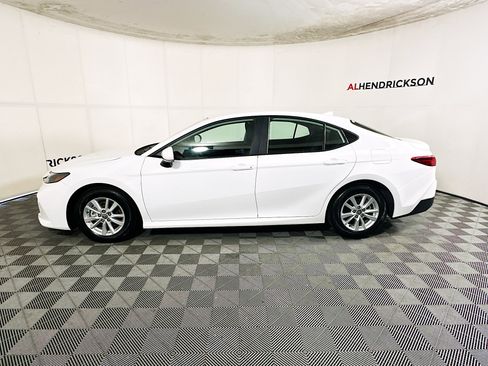 Used 2025 Toyota Camry LE image 6