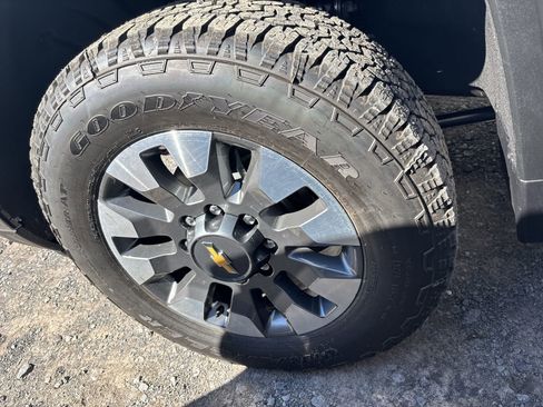 New 2026 Chevrolet Silverado 2500 Custom w/ Z71 Off-Road Package image 13