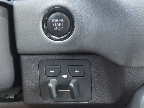 Used 2025 Toyota Tundra Platinum AWD/4WD image 27