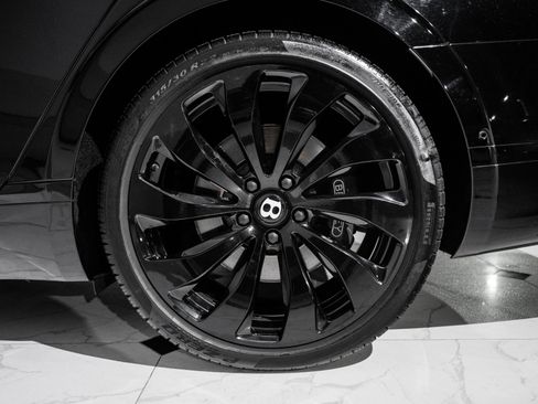 Certified 2022 Bentley Flying Spur V8 image 15