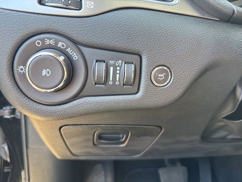 Used 2022 Jeep Cherokee Latitude Lux image 32