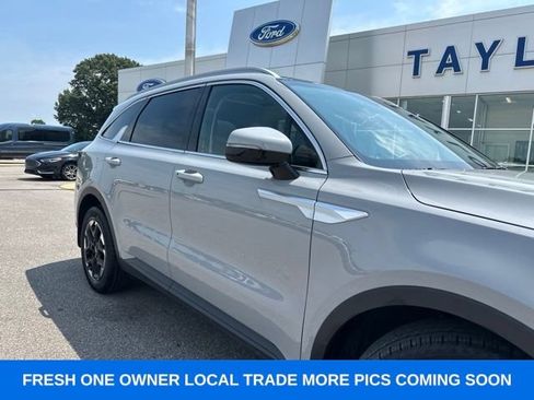 Used 2025 Kia Sorento S w/ Panoramic Sunroof Package FWD image 7