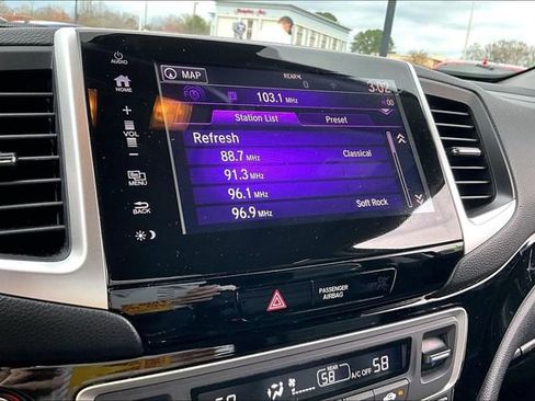 Used 2018 Honda Pilot Touring image 22