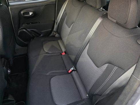 Used 2021 Jeep Renegade Latitude image 15