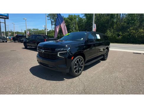 Used 2023 Chevrolet Suburban RST w/ Luxury Package RWD image 9