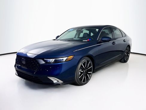 Used 2025 Honda Accord Touring image 4