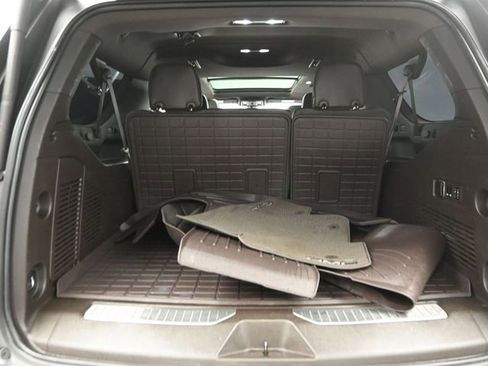 Used 2022 GMC Yukon XL Denali w/ Denali Premium Package image 26