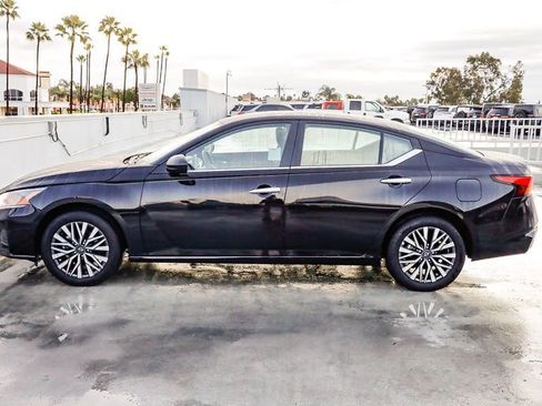 Used 2025 Nissan Altima 2.5 SV image 14