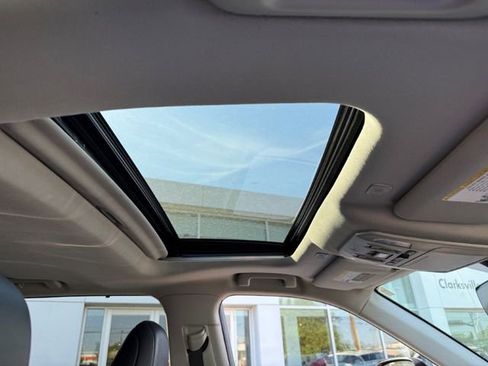 Used 2023 Toyota Highlander XLE AWD/4WD image 28