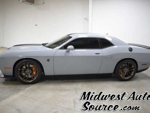 Used 2021 Dodge Challenger SRT Hellcat w/ Plus Package image 2