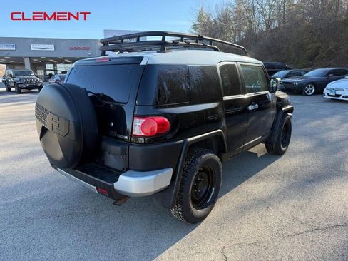 Used 2011 Toyota FJ Cruiser 2WD image 9