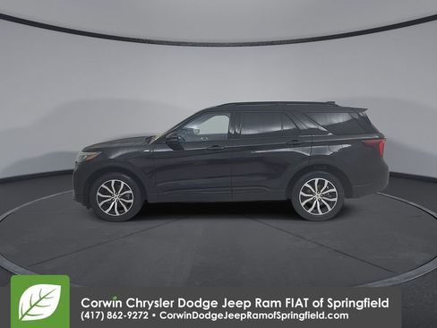 Used 2025 Ford Explorer ST-Line image 9