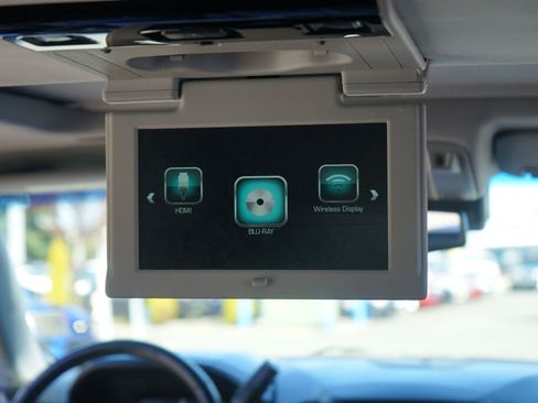 Used 2018 Chevrolet Suburban Premier image 25