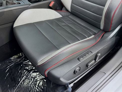 Used 2022 Volkswagen GTI Autobahn FWD image 20