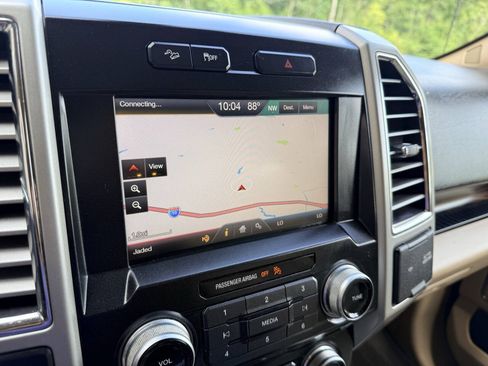 Used 2015 Ford F150 Lariat w/ Equipment Group 502A Luxury AWD/4WD image 19