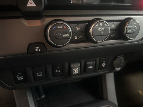 Used 2023 Toyota Tacoma TRD Off-Road image 19