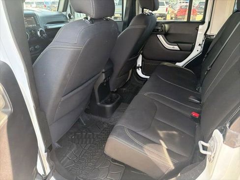 Used 2018 Jeep Wrangler Unlimited Sahara w/ Connectivity Group AWD/4WD image 7