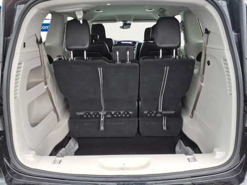 Used 2023 Chrysler Pacifica Touring-L FWD image 24