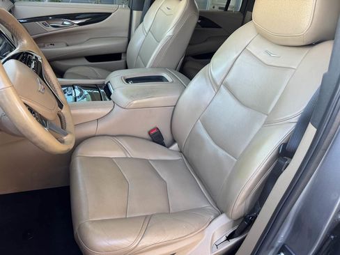 Used 2020 Cadillac Escalade ESV Platinum w/ Escalade Sport Edition image 18