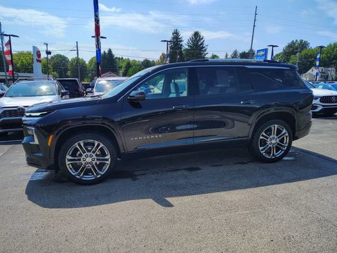 Certified 2025 Chevrolet Traverse High Country w/ LPO, Floor Liner Package AWD/4WD image 8