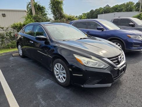 Used 2017 Nissan Altima 2.5 S w/ Power Driver Seat Package FWD image 10