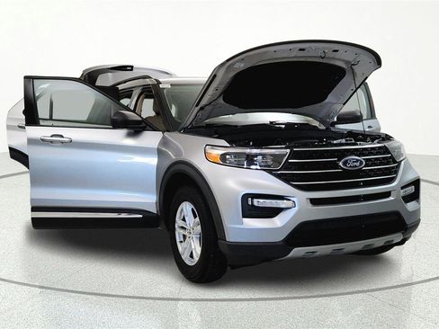 Used 2021 Ford Explorer XLT w/ Equipment Group 202A AWD/4WD image 33