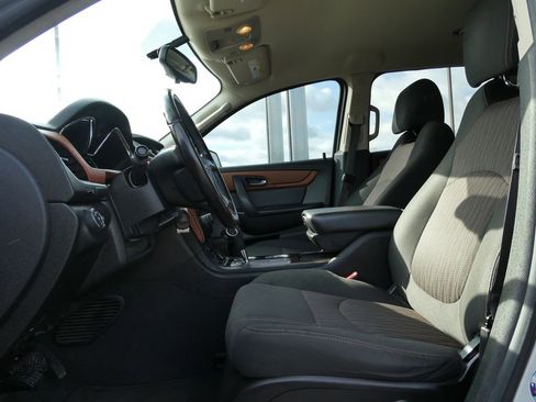 Used 2017 Chevrolet Traverse LT w/ Style and Technology Package image 22