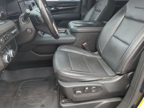 Used 2021 GMC Yukon XL Denali w/ Denali Premium Package AWD/4WD image 16