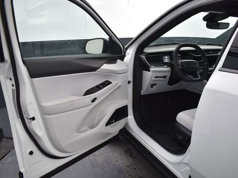 New 2026 Jeep Cherokee Overland image 11