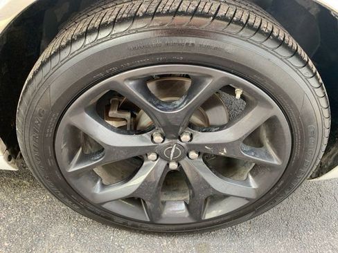 Used 2022 Chrysler 300 Touring w/ Sport Appearance Package image 9