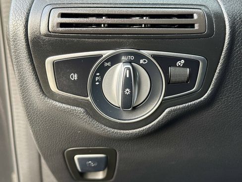 Used 2021 Mercedes-Benz GLC 300 GLC 300 image 32