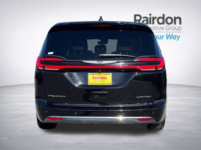 Used 2026 Chrysler Pacifica Limited FWD image 9