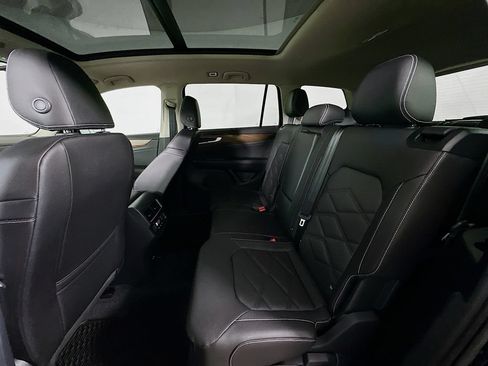 Used 2026 Volkswagen Atlas SE w/ Panoramic Sunroof Package FWD image 18