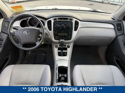 Used 2006 Toyota Highlander w/ 3rd Row image 16