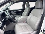 Used 2019 Toyota Highlander XLE image 5