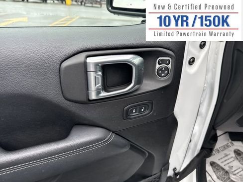 Used 2022 Jeep Wrangler Unlimited Sahara w/ Cold Weather Group image 15