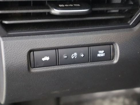 Used 2024 Nissan Altima 2.5 SR FWD image 20
